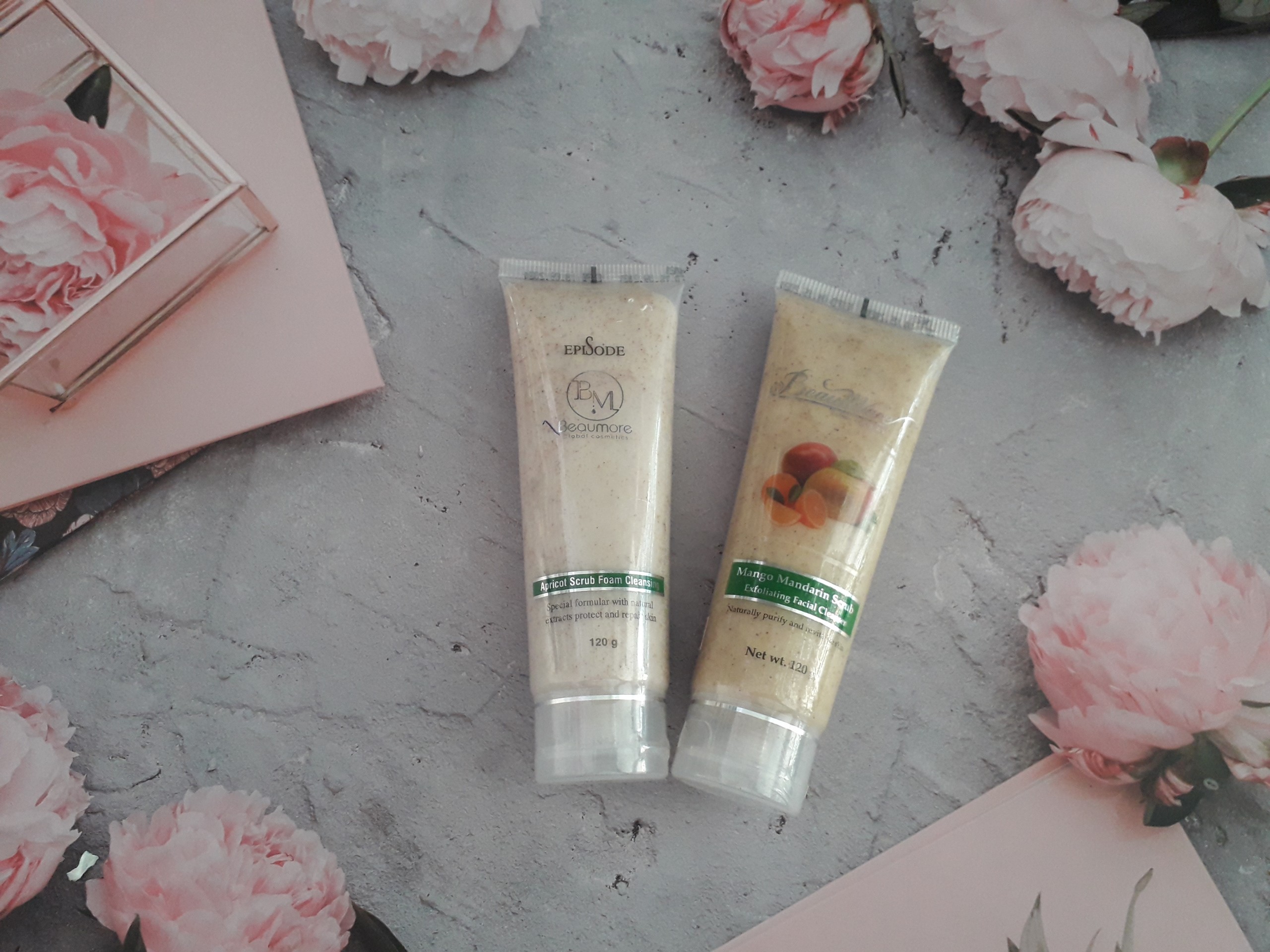 Sữa rửa mặt hạt massage Beaumore