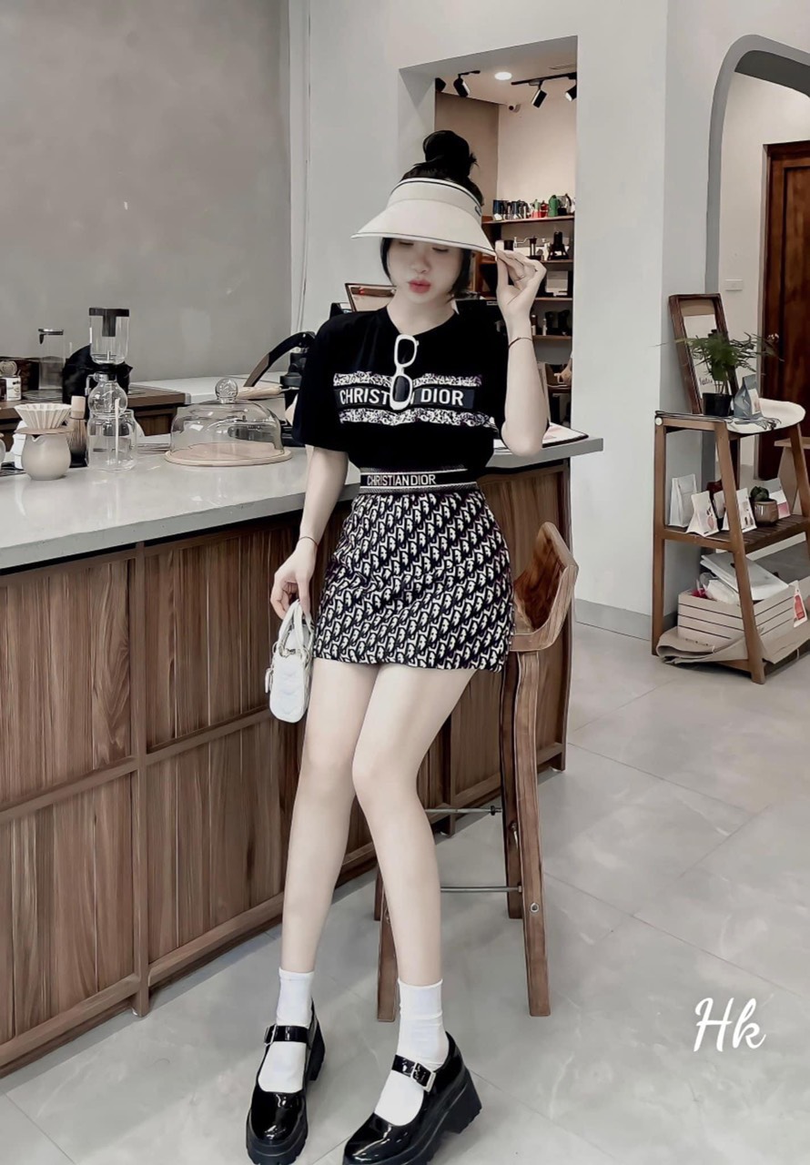Set áo thun tay ngắn và chân váy in chữ sang chảnh, set váy chữ A ôm cá tính mặc đi chơi năng động