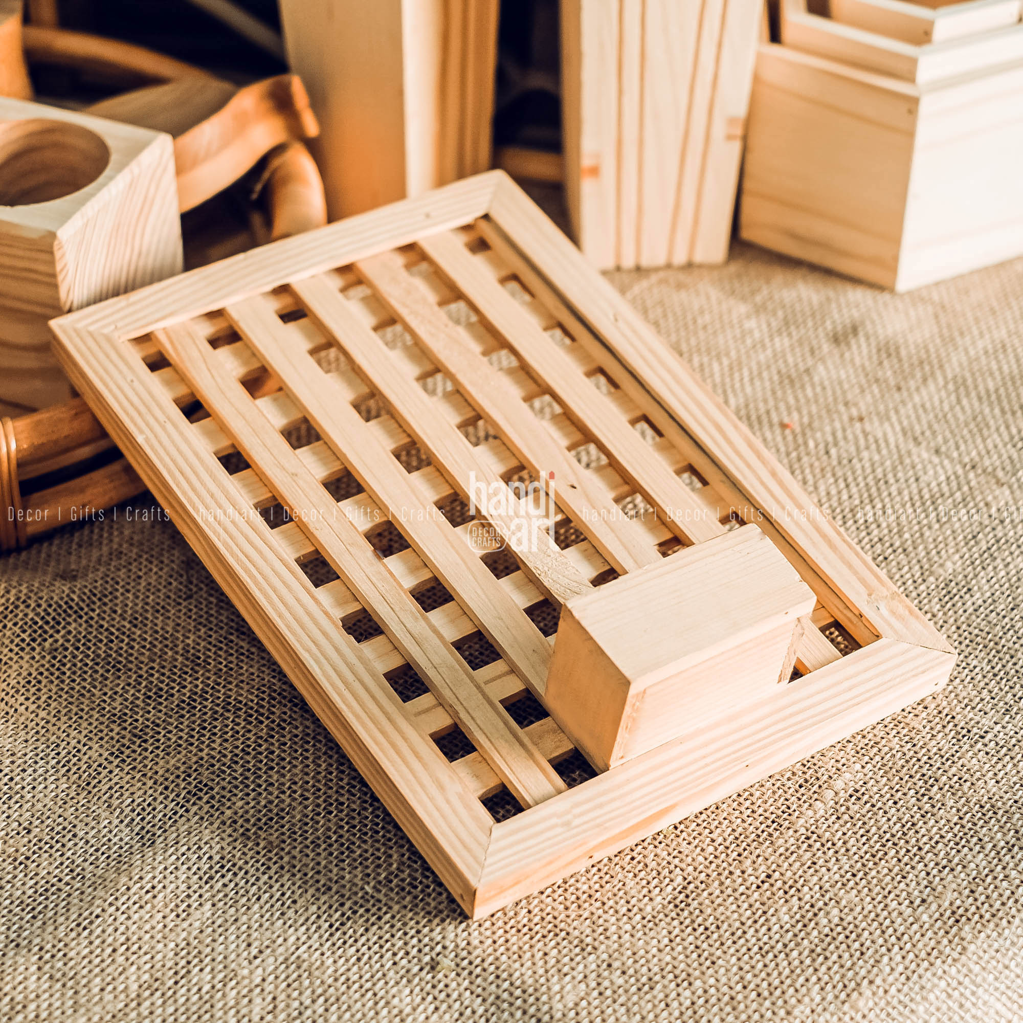Giỏ hoa gỗ treo tường trang trí hoa