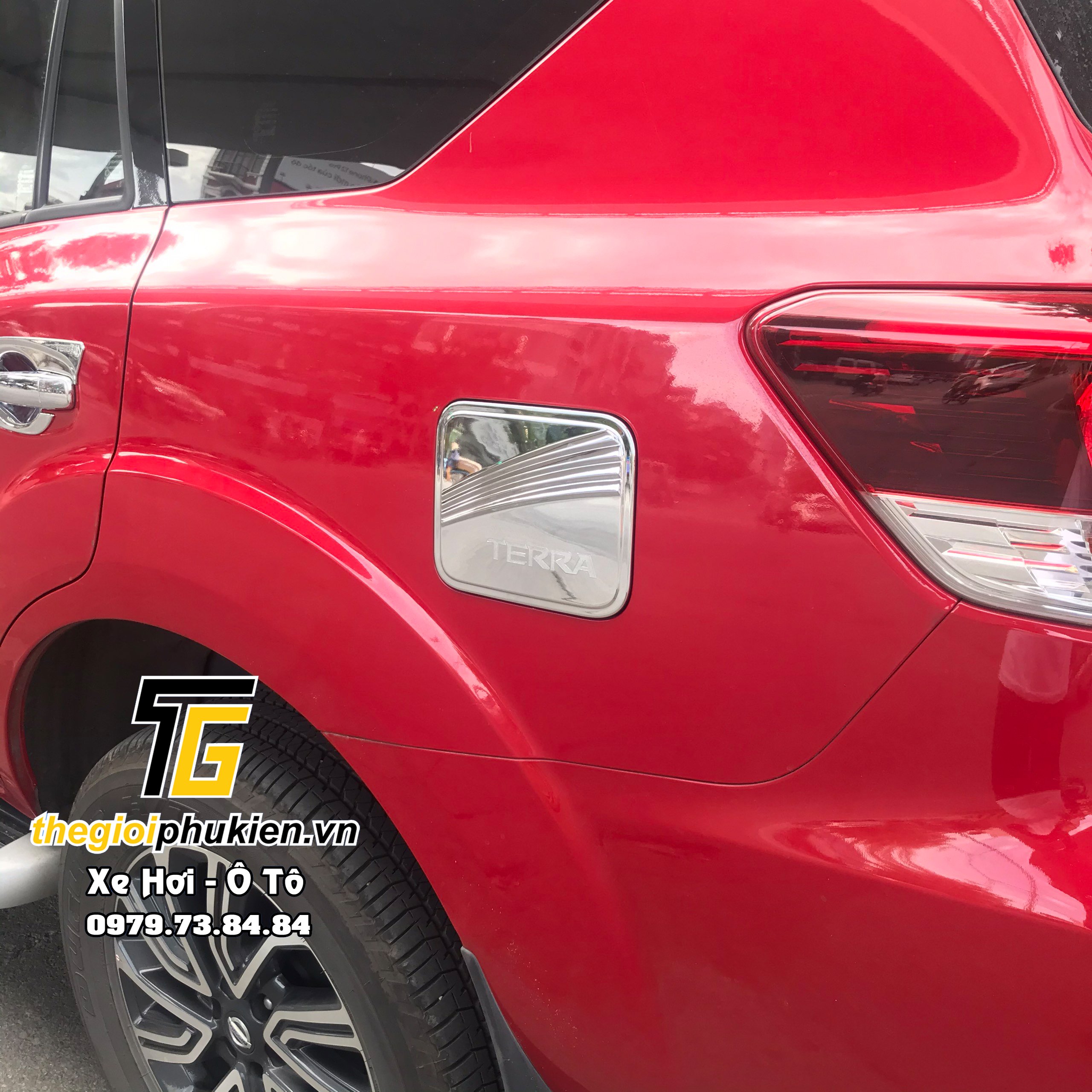 Ốp nắp bình xăng Nissan Terra mạ Crom
