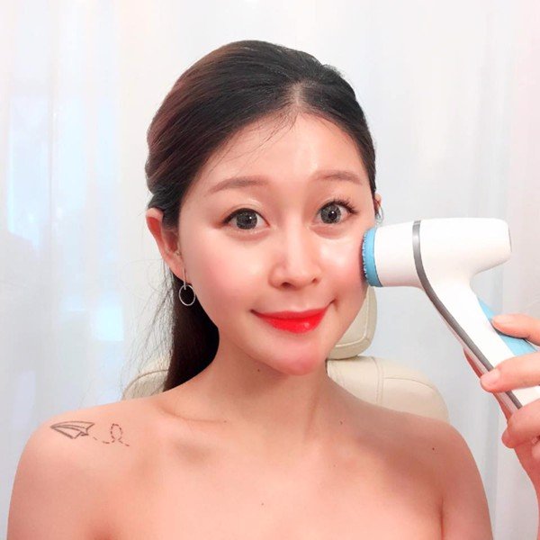 Đầu máy rửa mặt Lumispa Nuskin