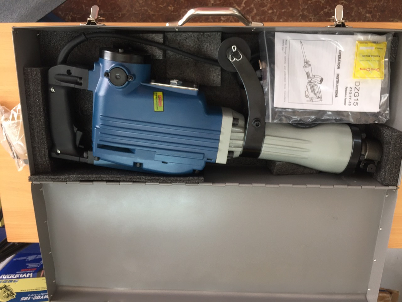 Máy đục bê tông Dongcheng DZG15