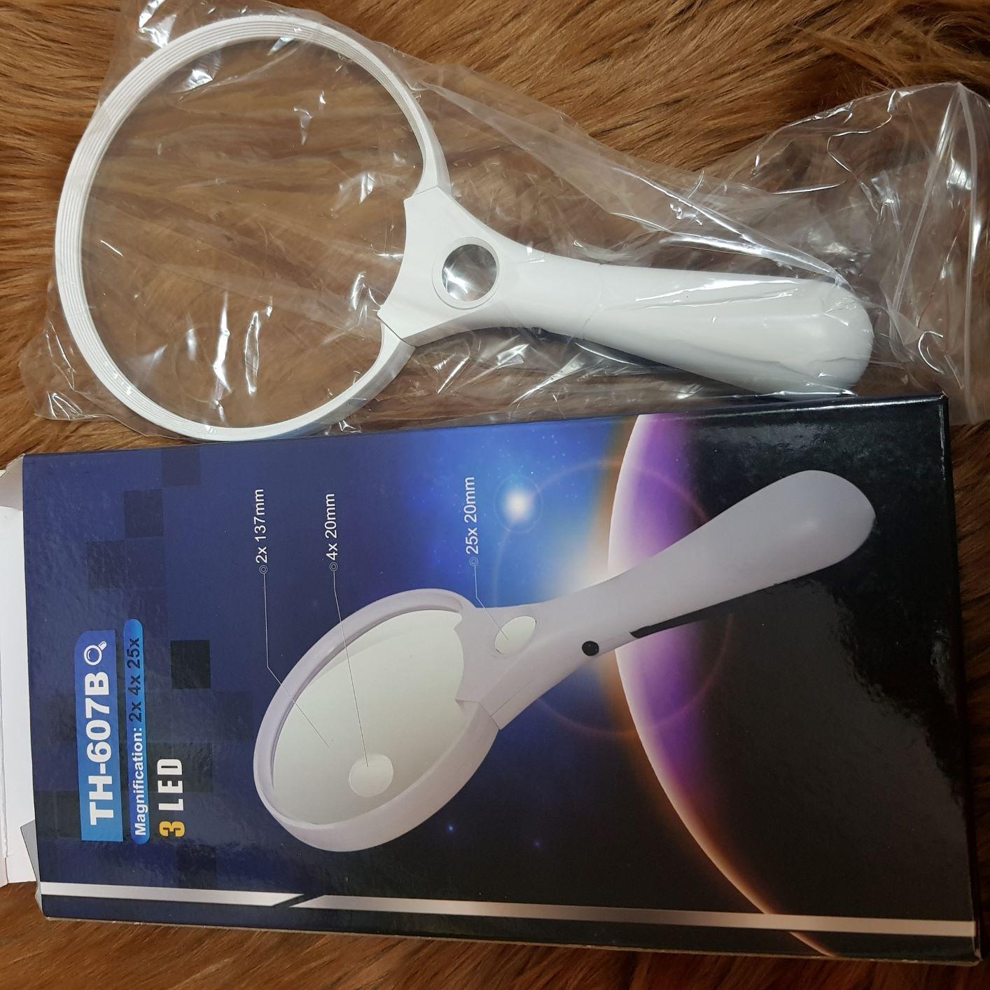 Kính Lúp Cầm Tay Có Đèn LED Loại Lớn