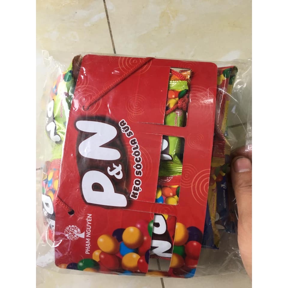 Bịch lớn gồm 30 bịch kẹo sôcôla Phạm Nguyên P&N