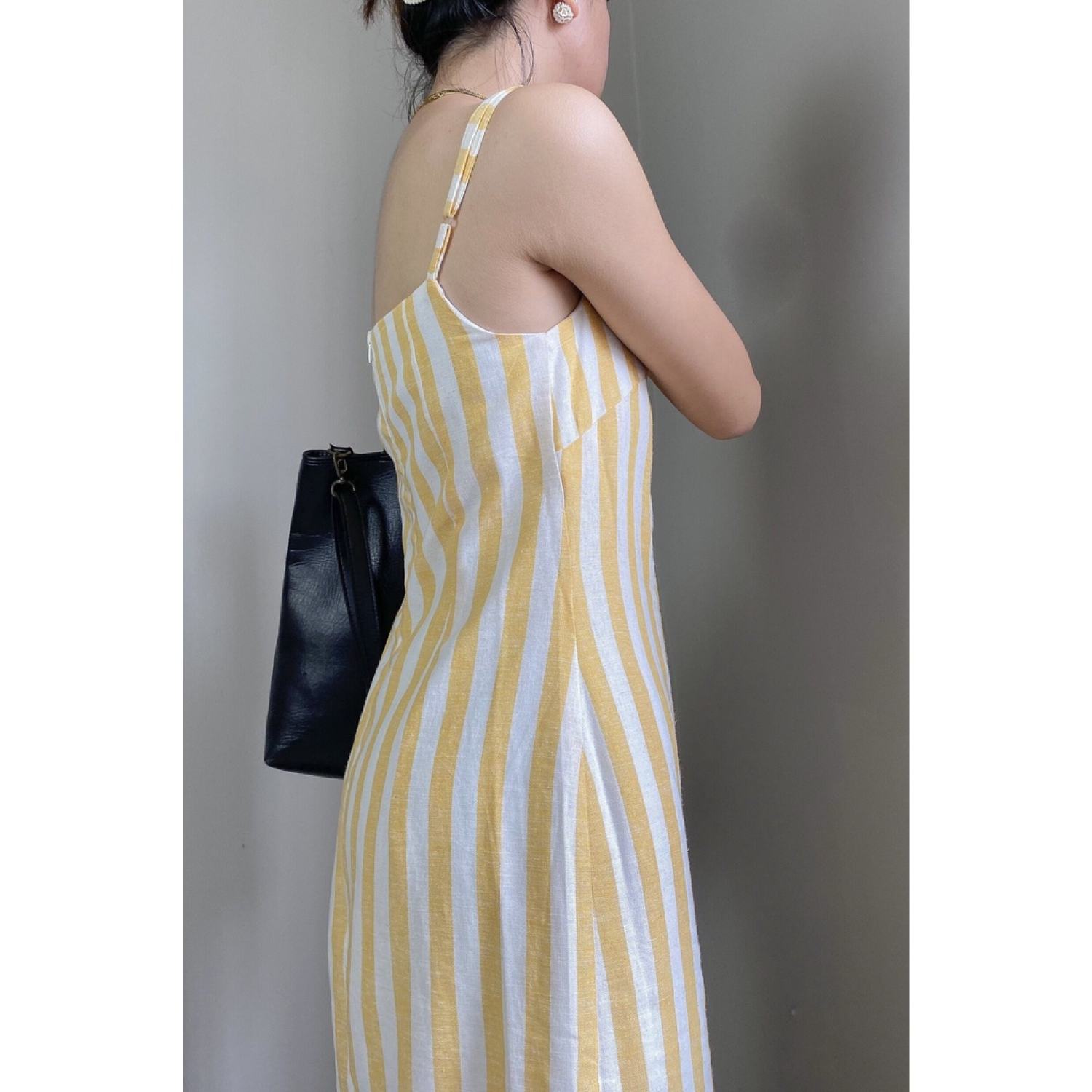 Đầm dây xẻ Եà linen sọc dọc
