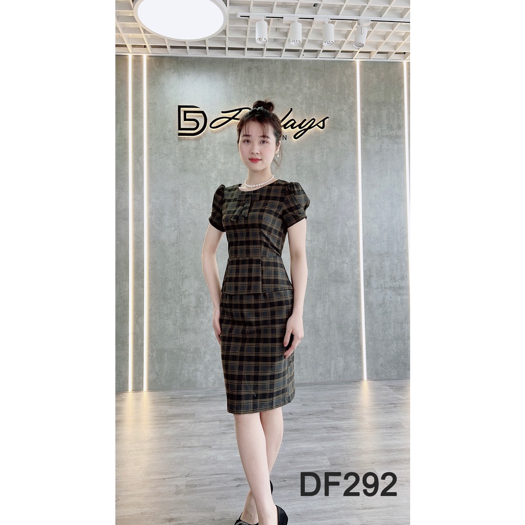 Đầm Peplum kẻ