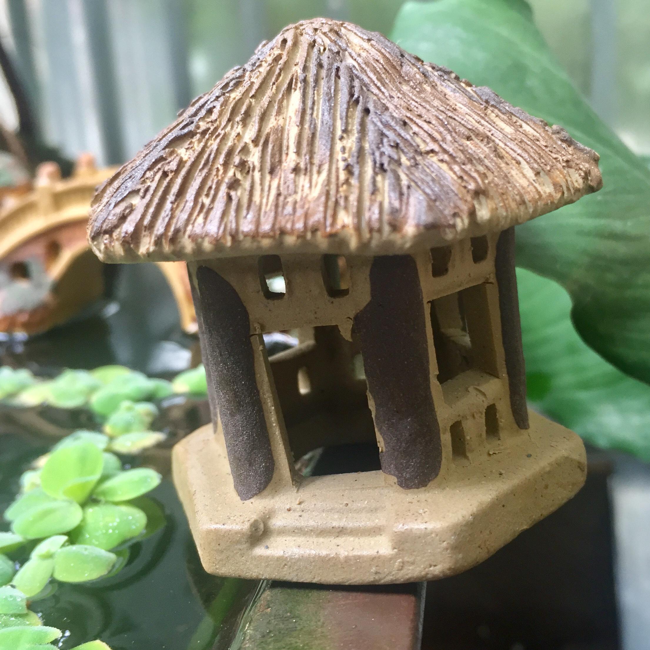 Nhà rơmtròn trang trí hổ cá bể cá-hòn non bộ