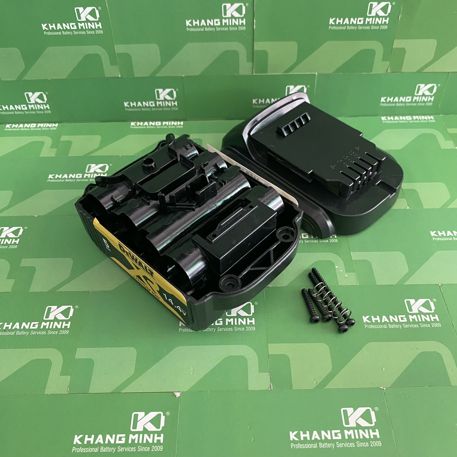 Vỏ mạch pin dewalt 14.4v 4s 2p li-ion trượt và mạch nhận sạc zin