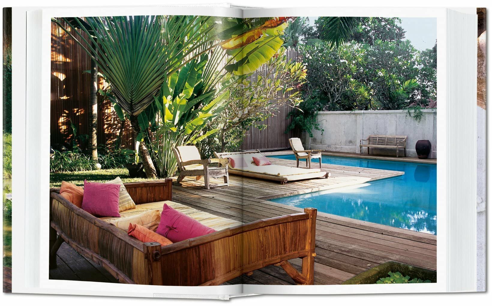 ARTBOOK - SÁCH TIẾNG ANH - Living in Bali. 40th Ed.