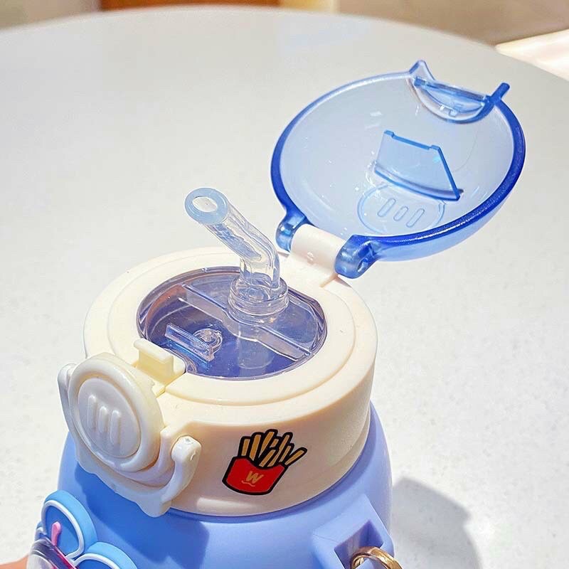 Bình Đựng Nước Gấu Dâu Dễ Thương Bé Trai Bé Gái