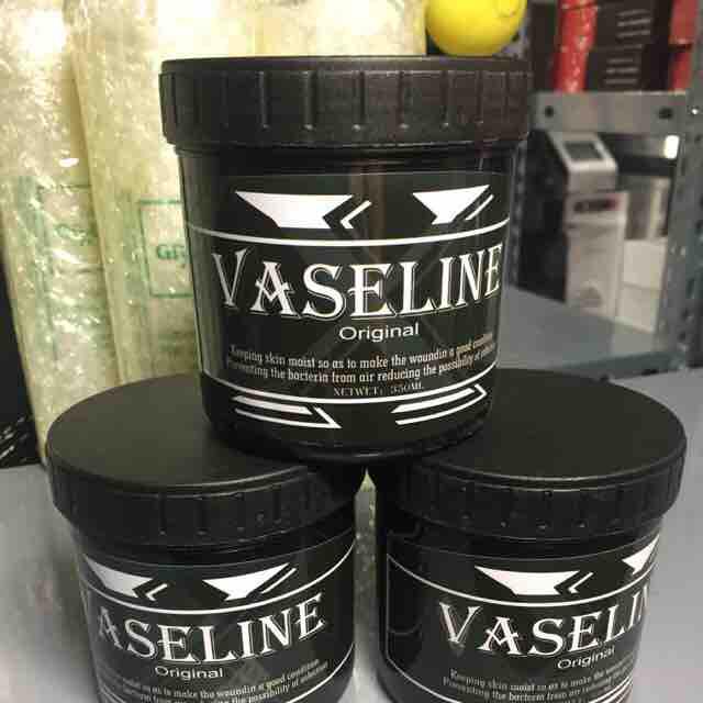 Kem bôi xăm hình VASELINE VỎ MÀU ĐEN