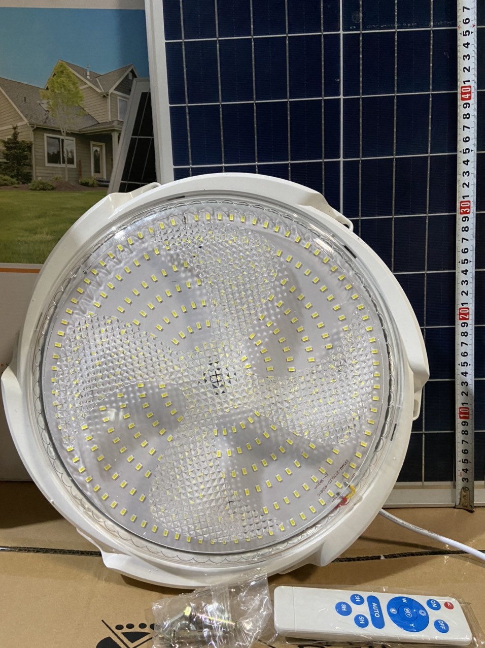 Đèn ốp trần năng lượng mặt trời 400w