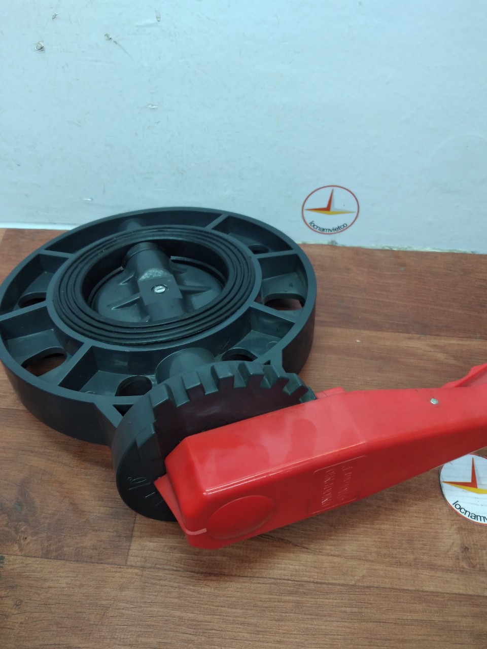 Van bướm mặt bích tay gạt phi 114