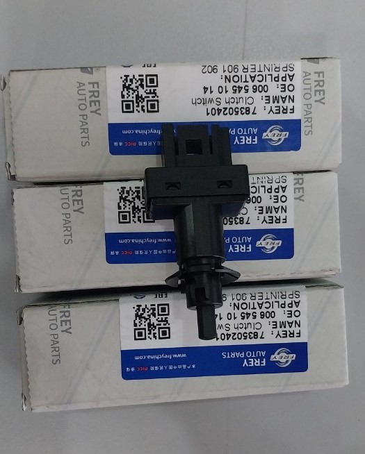CẢM BIẾN CHÂN CÔN XE MERCEDES SPRINTER 16 CHỖ