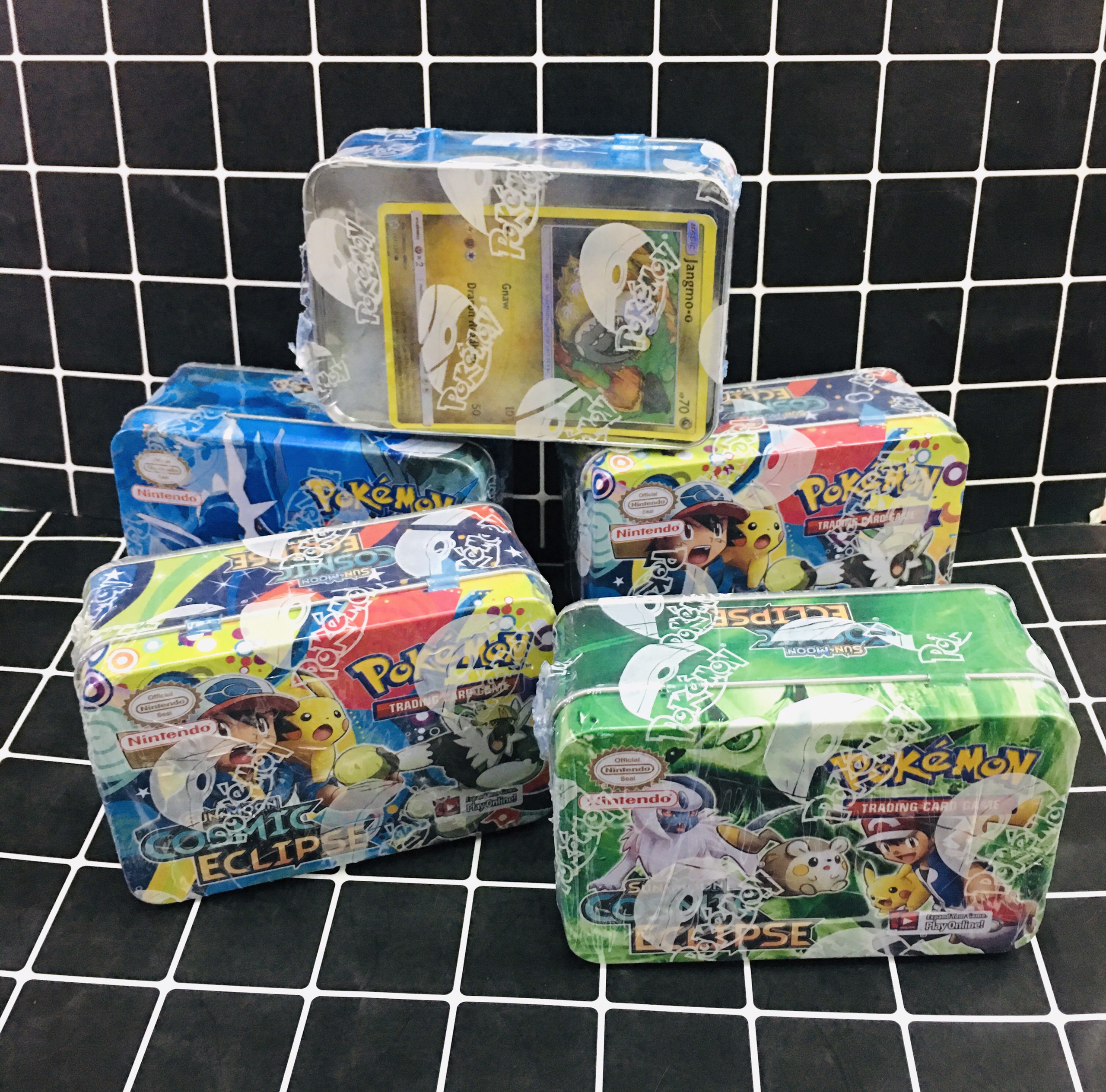 Thẻ bài pokemon hộp sắt 7.7CM X 10.5CM