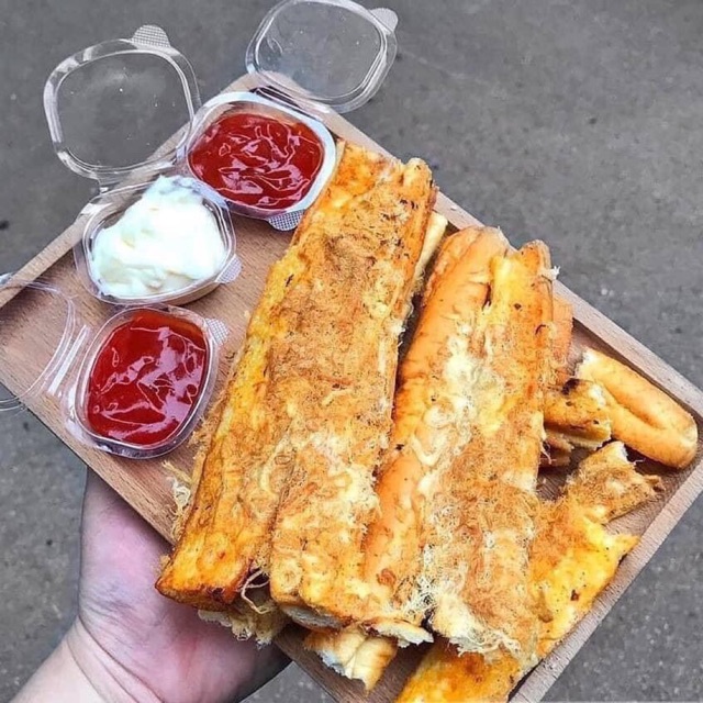 Bánh Mỳ Nướng Muối Ớt Sài Gòn