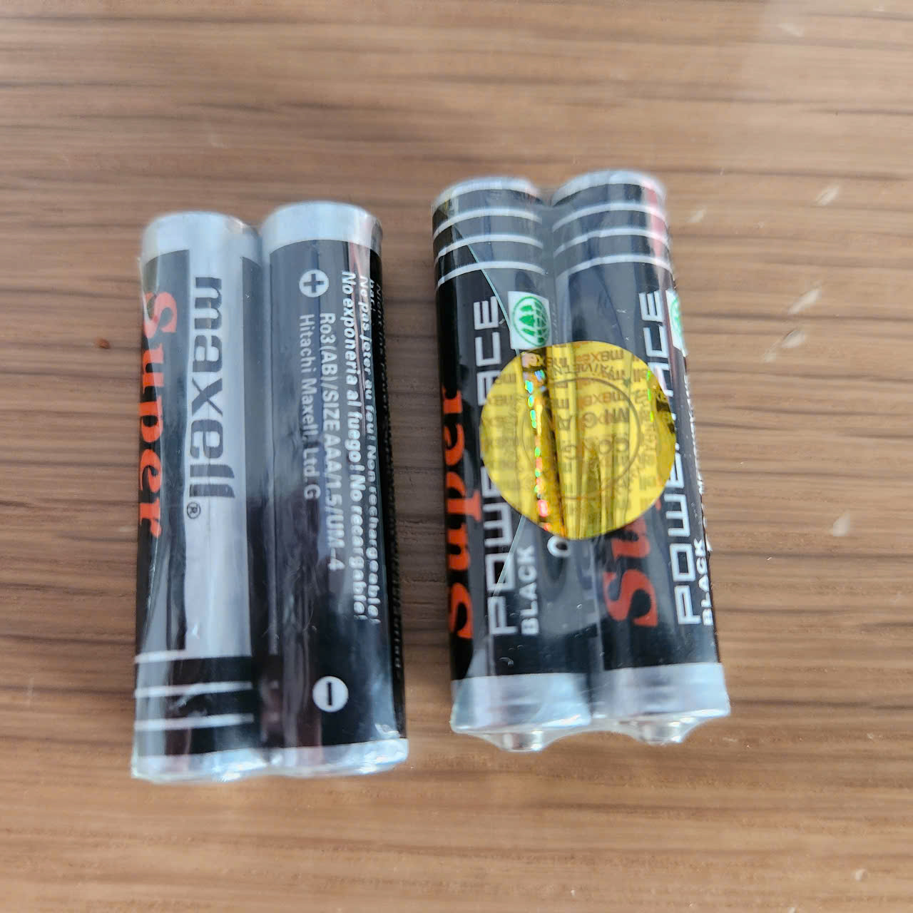 Một hộp pin tiểu AAA Maxell hoặc Toshiba(40 viên)