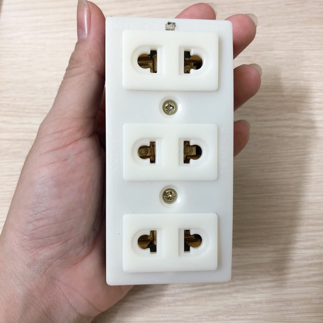 [HCM]Ổ cắm 3 cửa K28