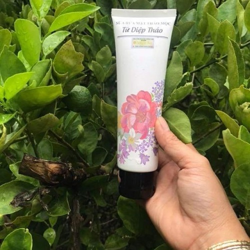 Sửa Rửa Mặt Thảo Môc Tứ Diệp Thảo (120ml)