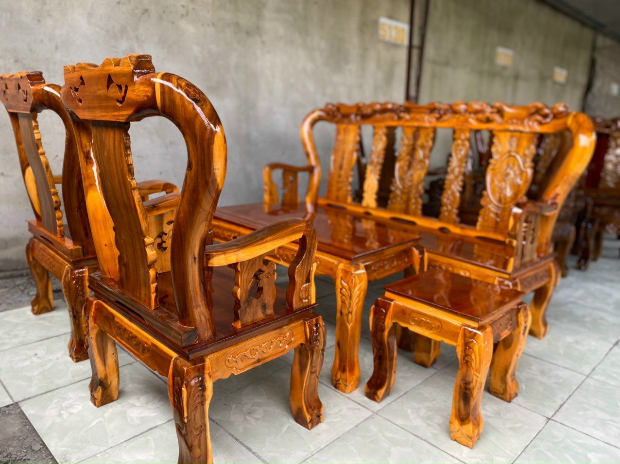 Bàn ghế_Sofa phòng khách gỗ cao cấp