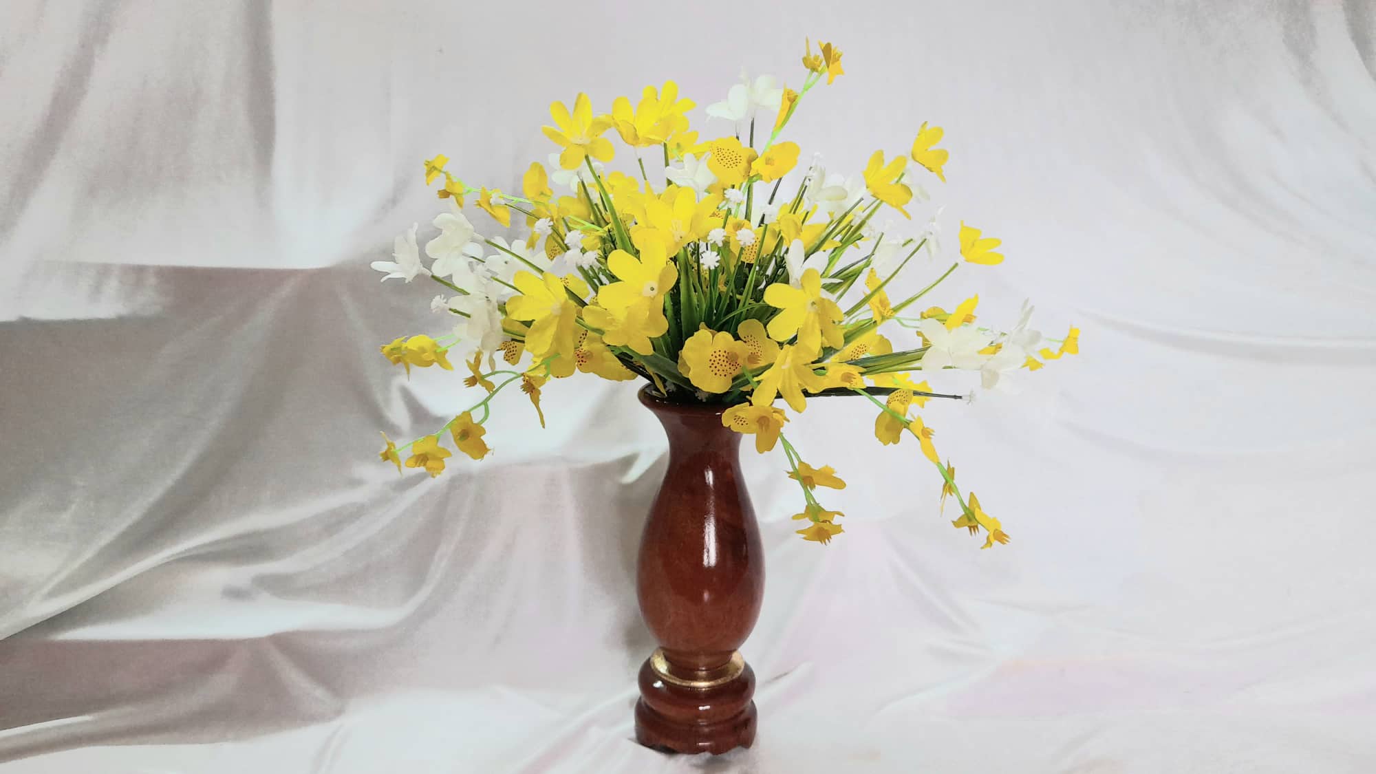 binh hoa thủy tiên gổ xà cừ