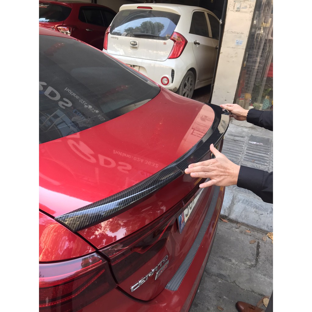 Đuôi gió theo xe Cerato 2019 2020 2021 2022 2023 vân cacbon cao cấp