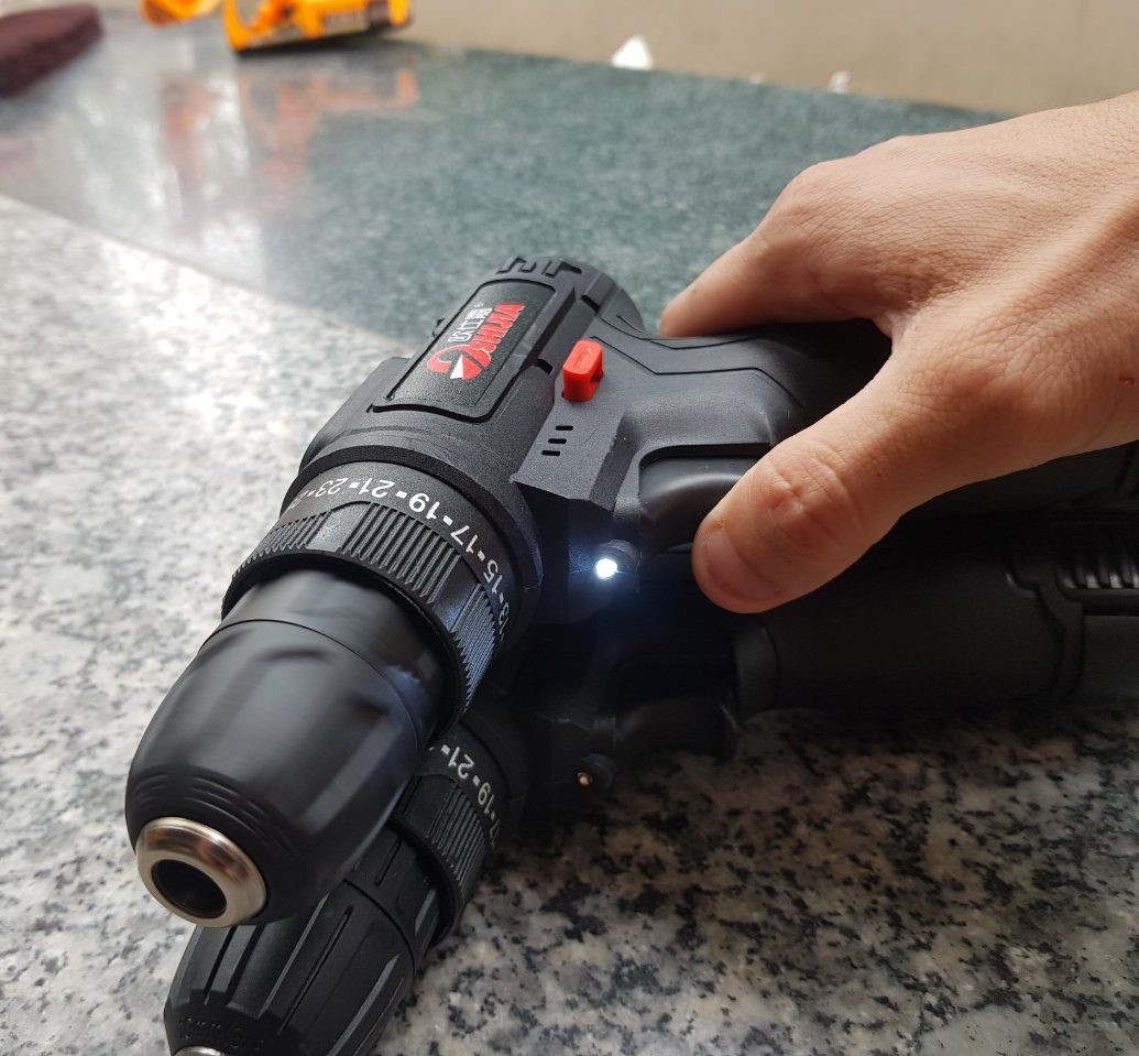 Máy vặn vít