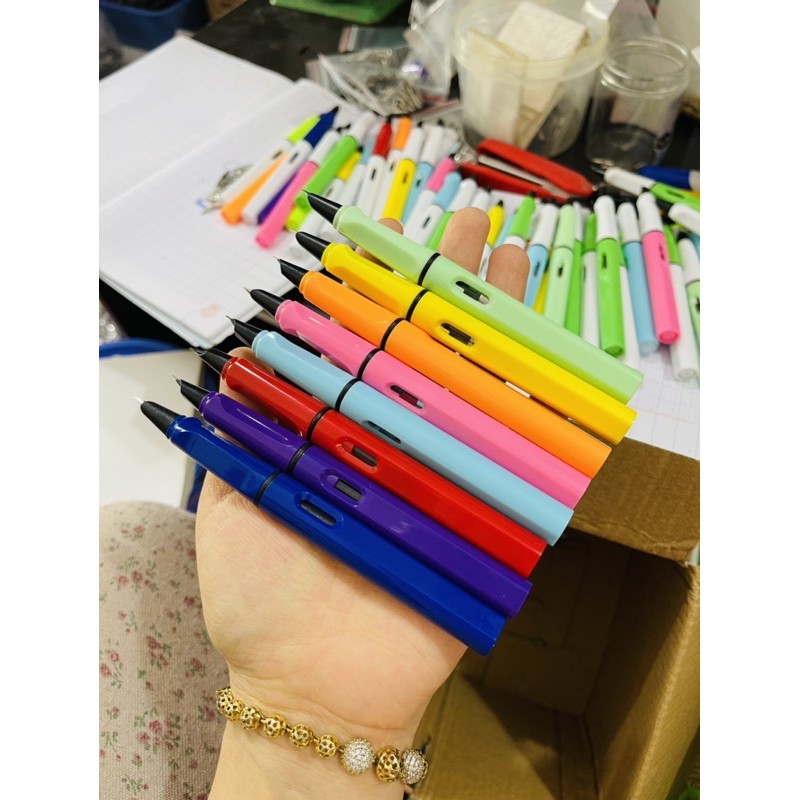 Bút mực xoá được 10k