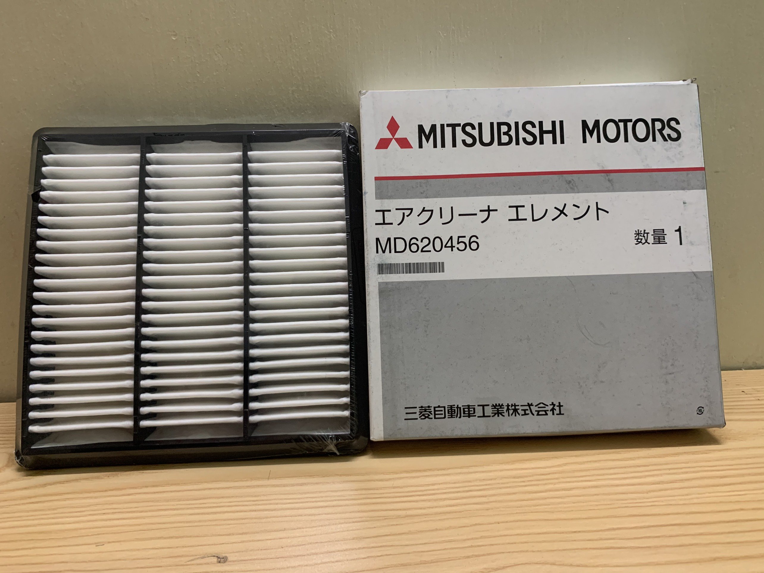 Lọc gió động cơ Mitsubishi Jolie.