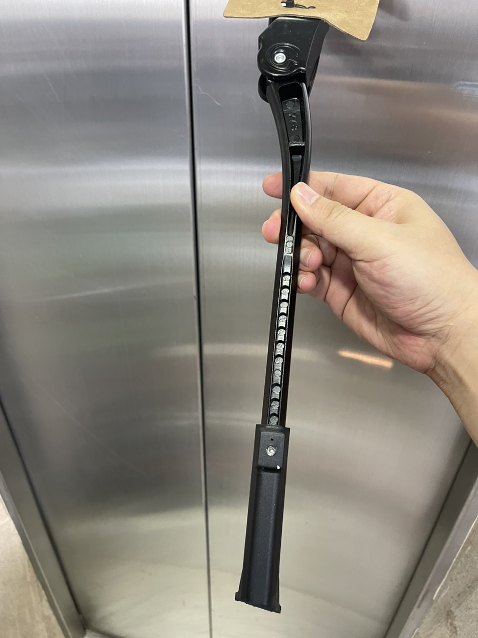 Chân chống Giant Escape bắt ren khung dưới (dùng cho cả một số dòng ATX và XTC có sẵn lỗ ren chờ)