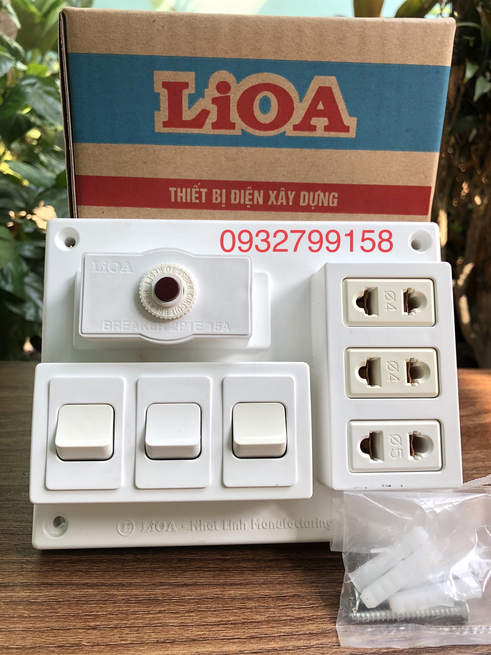 BẢNG ĐIỆN NỔI 2/3 CÔNG TẮC LIOA