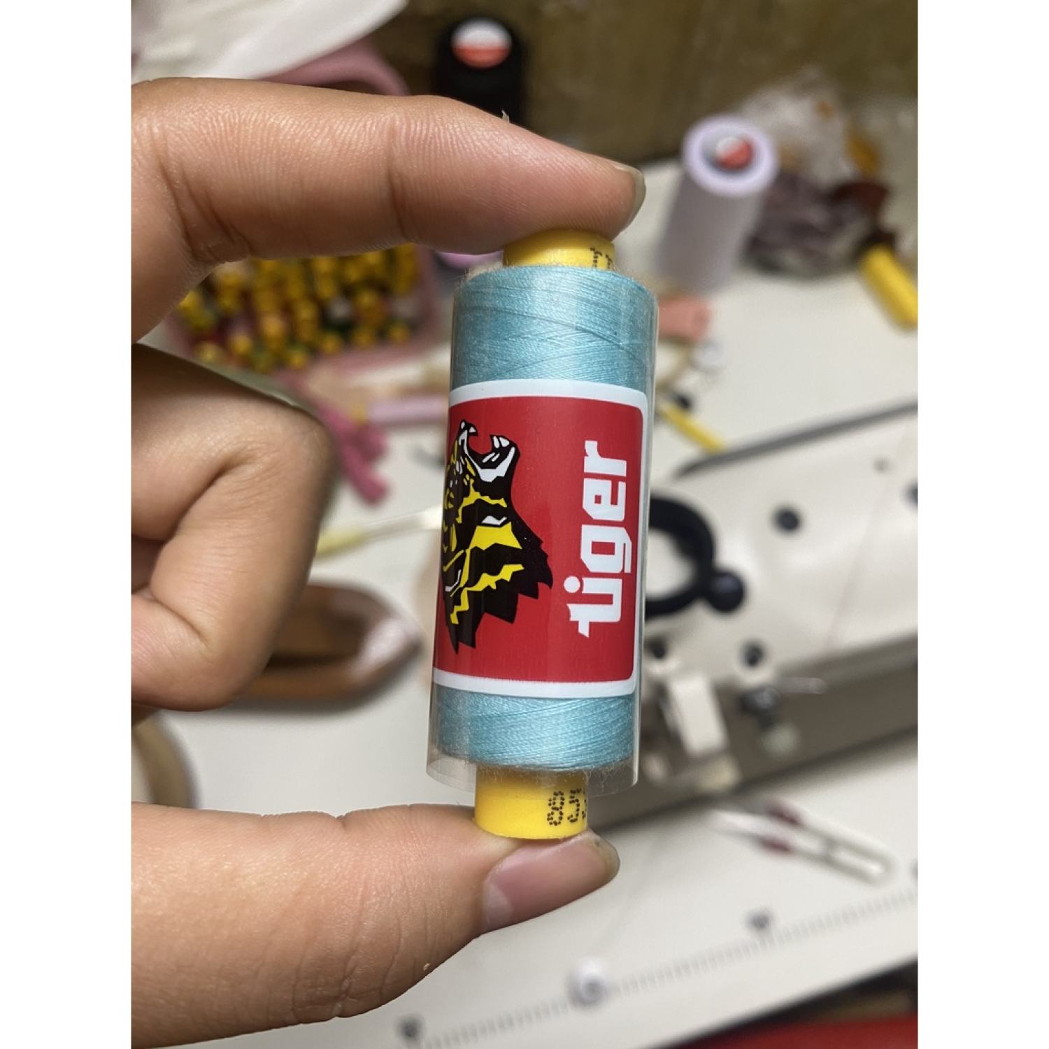 1 cuộn Chỉ may tiger đủ màu giá rẻ, chỉ tiger