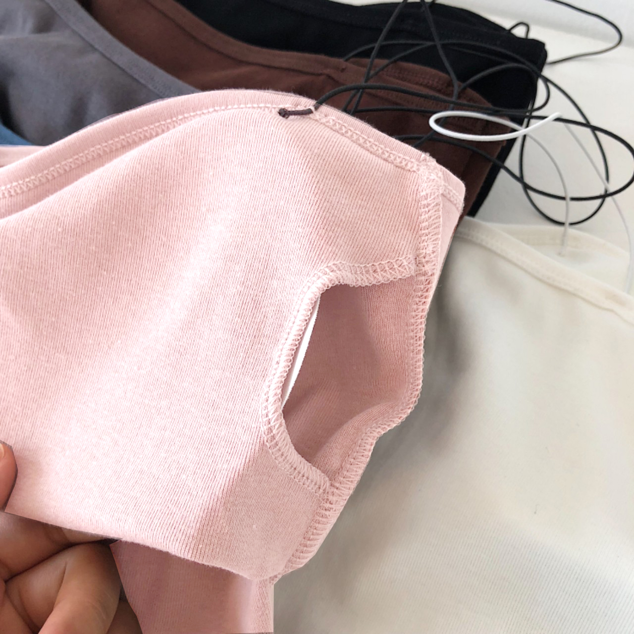 Áo bra Croptop chất liệu Cotton 2 dây mảnh sợi bún có sẵn đệm ngực freesize FLA52