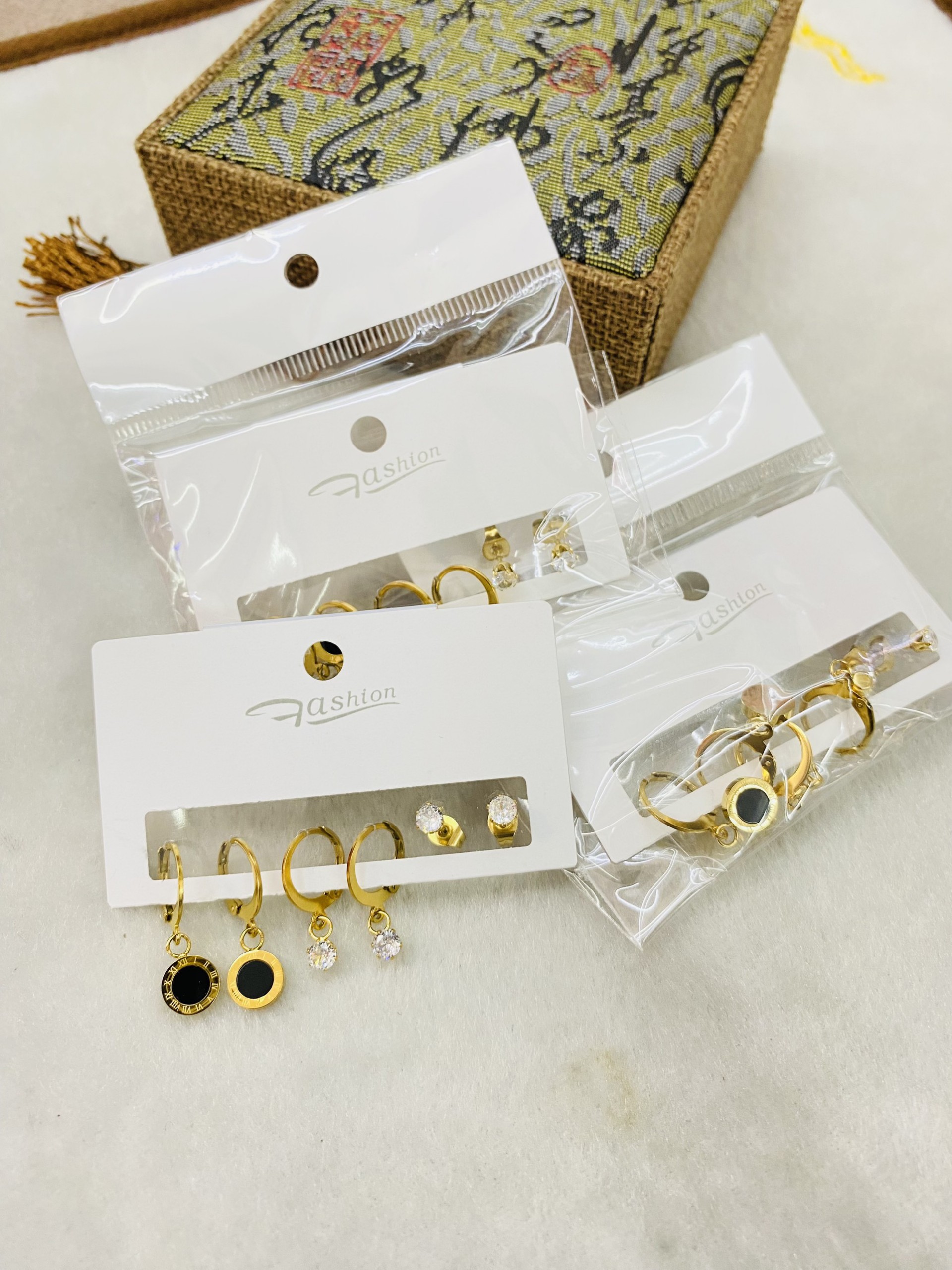 Set 3 đôi bông tai mặt tròn đen và đá