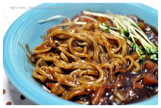 Sốt tương đen chunjang Singsong 200g