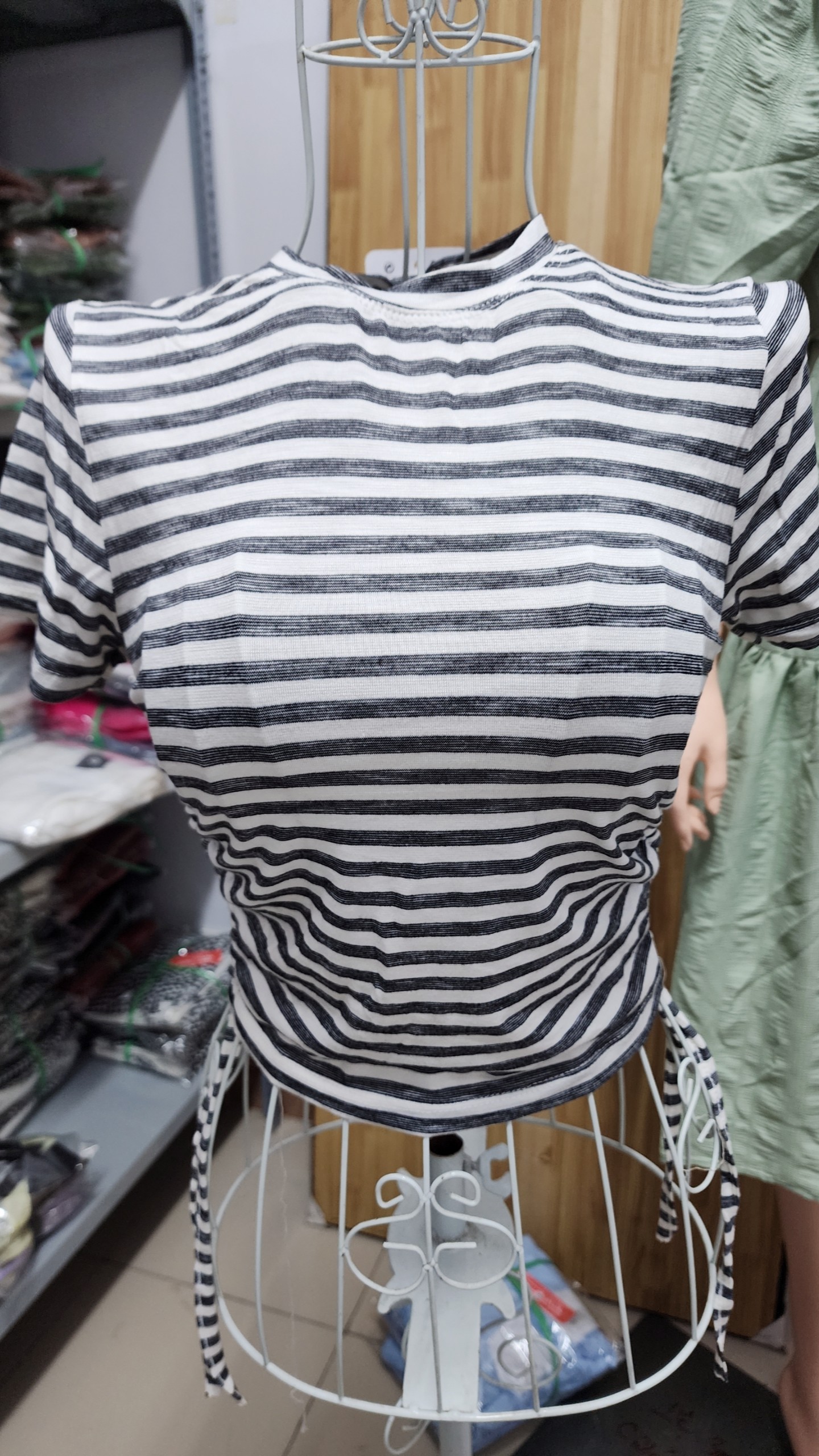 Áo thun tay ngắn rút dây 2 bên