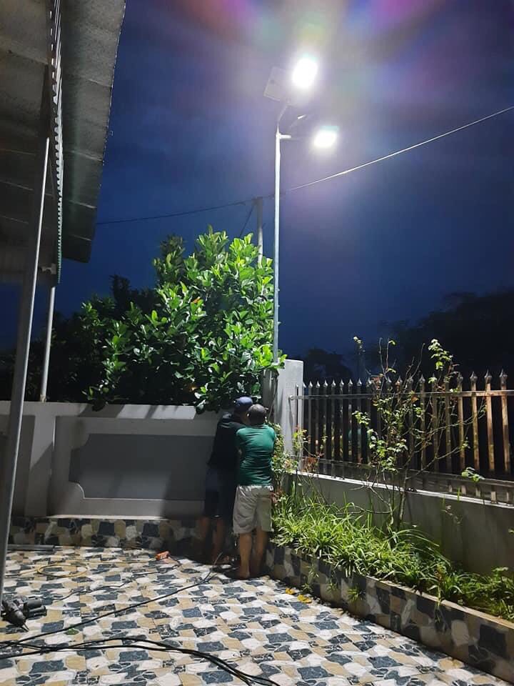 Đèn năng lượng mặt trời đường phố bàn chải 300W, Có remote Có giá đỡ gắn đèn BH 24 tháng IP67 360 led Bảo Hành 2 năm Lỗi 1 Đổi 1