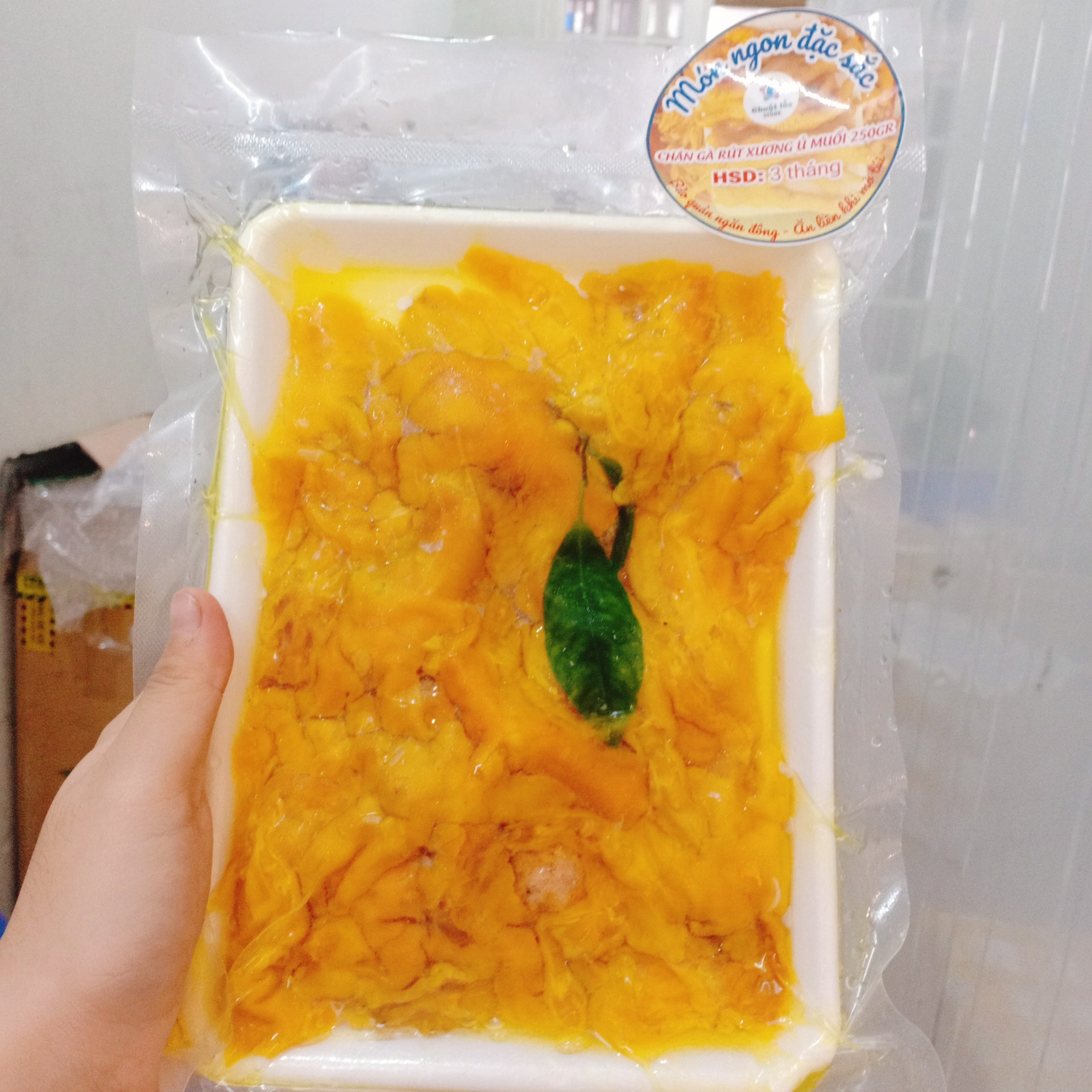 HCM Chân gà rút xương ủ muối tặng kèm nước chấm thần thánh