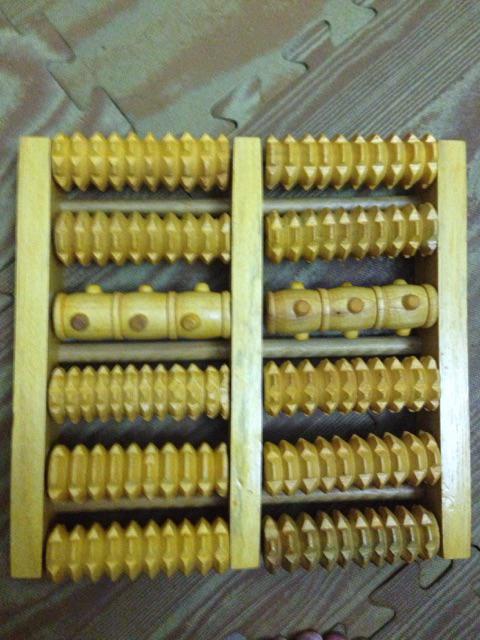 Bàn Lăn Chân Gỗ Massage
