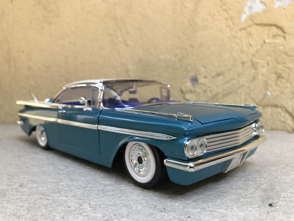 Mô hình xe cổ Chevy IMPALA 1961 1:24