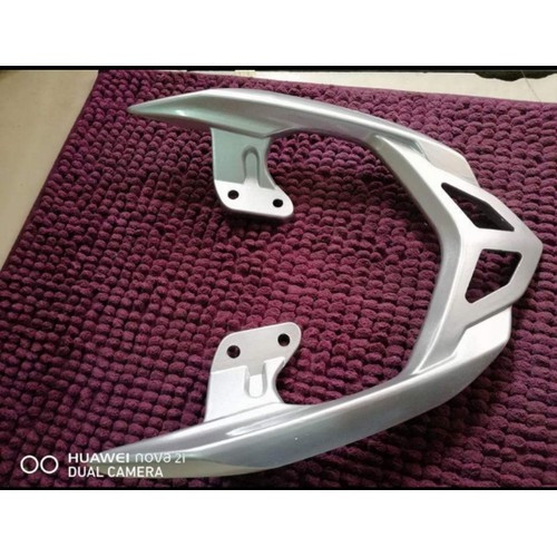 Cảng sau xe sirius