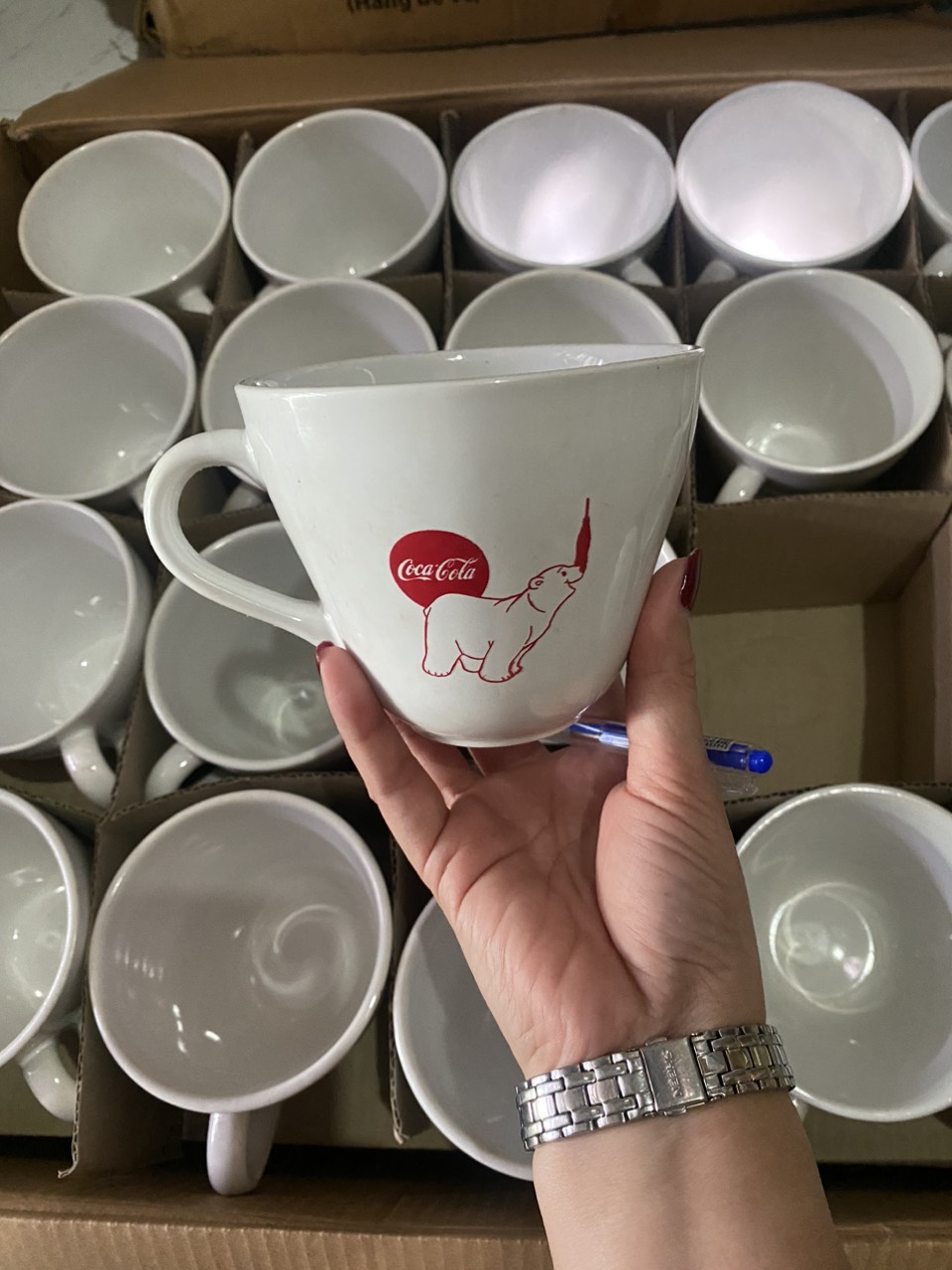 Ly sứ có quai. Hàng Km coca-cola.