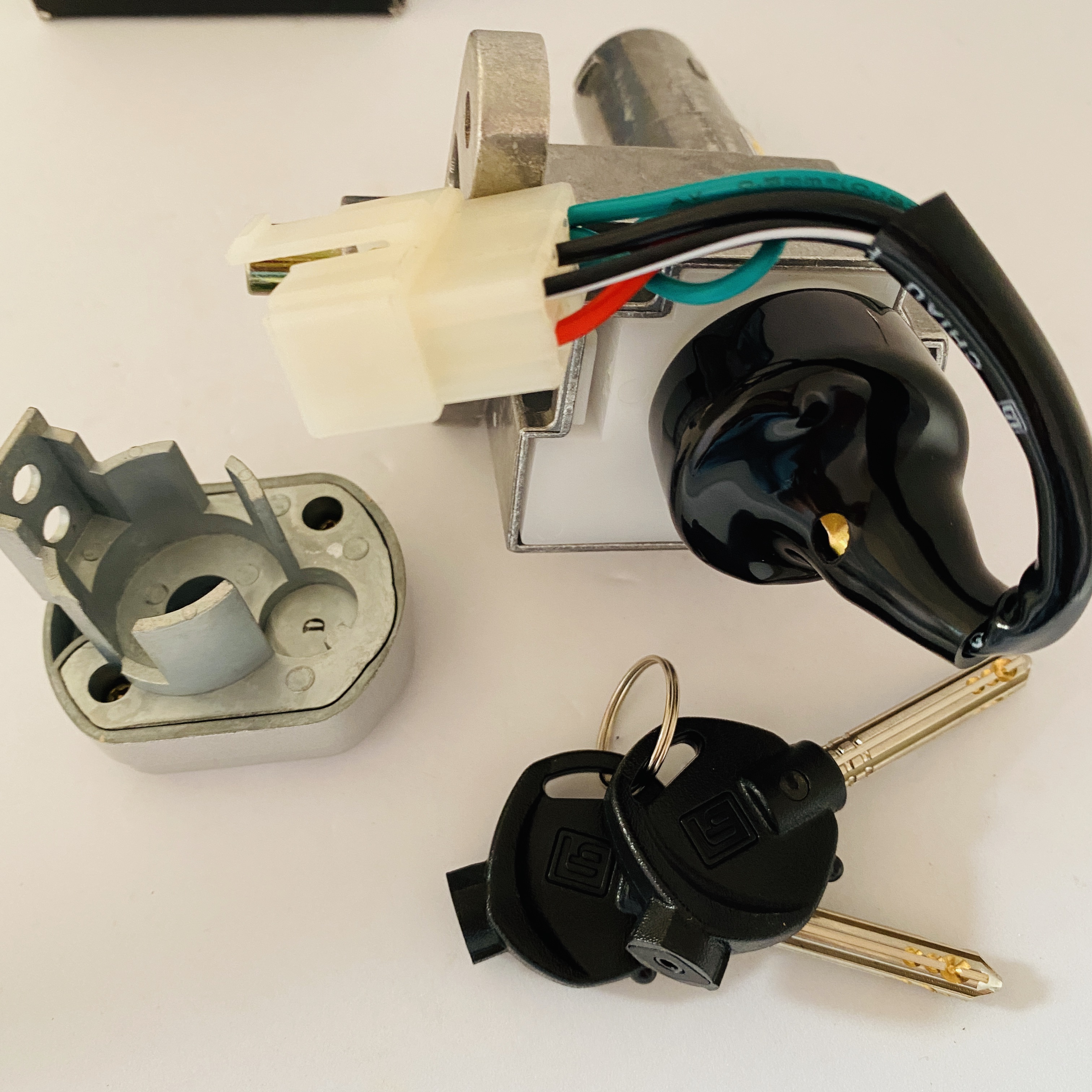 Ổ Khóa Từ 8 Cạnh SYM Attila Victoria 5 Dây