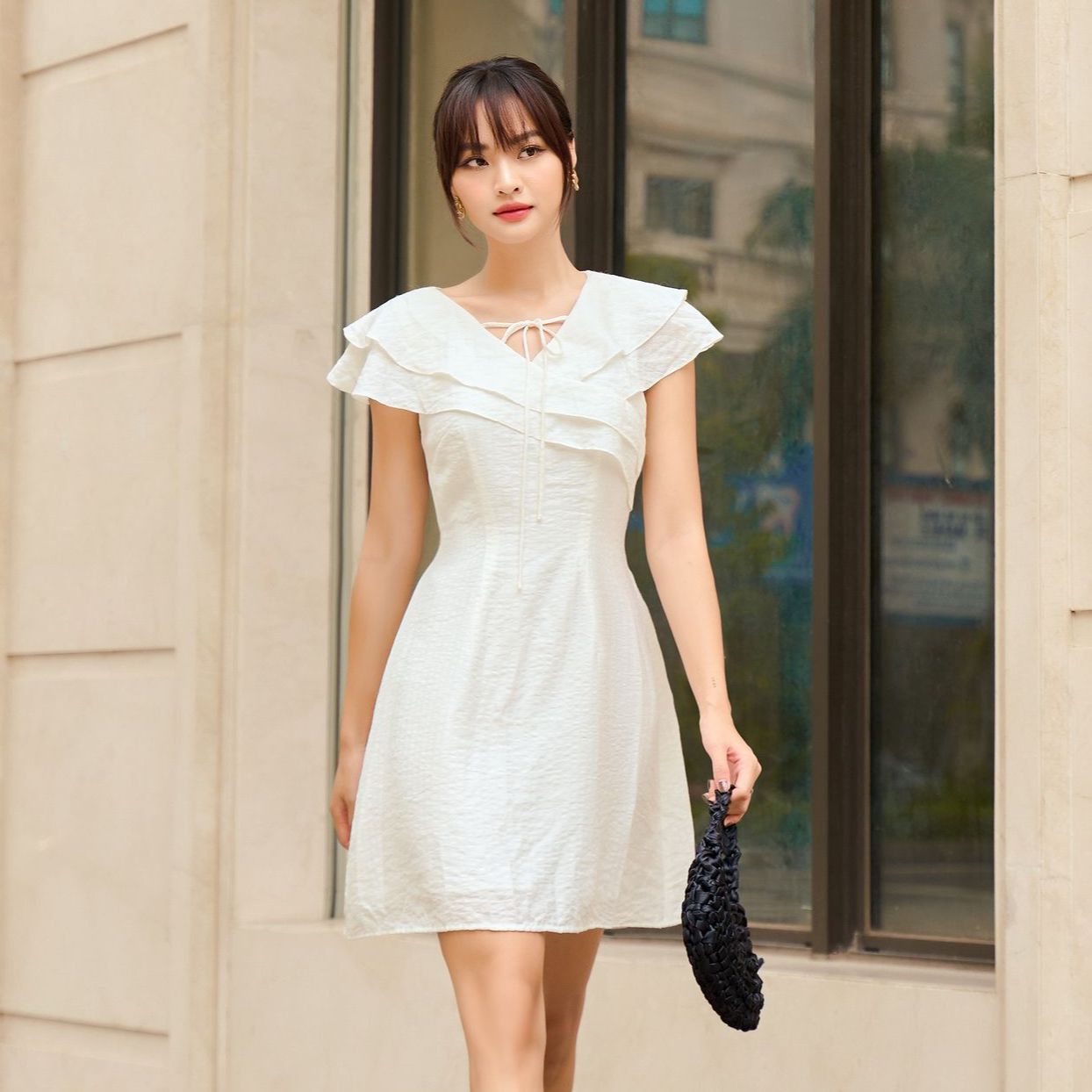 Chỉ 12/12 Sale upto 50% Voucher 15% OLV - Đầm Elysia Ruffle White Dress