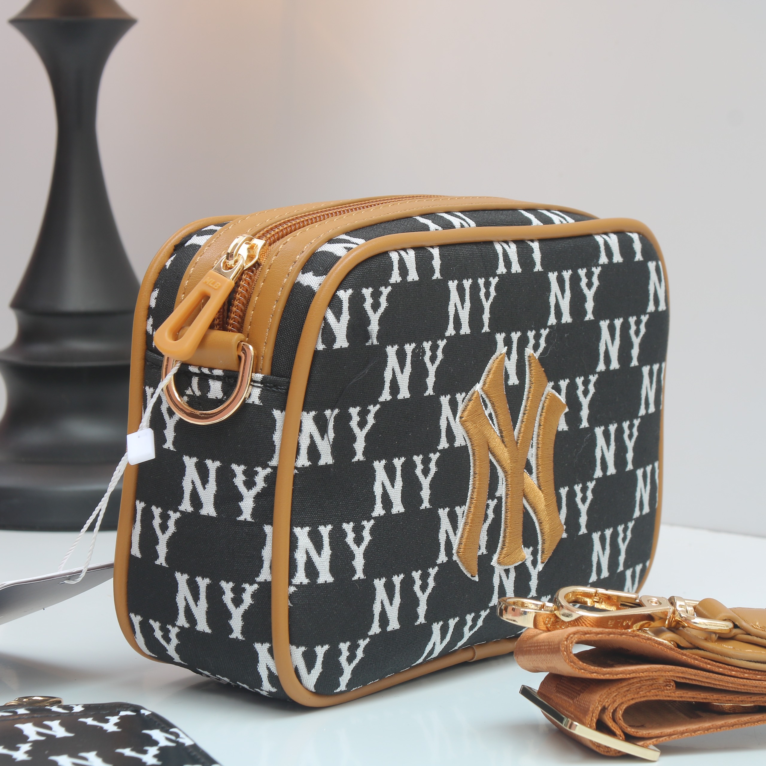 túi đeo chéo MLB. mẫu mới Size :20cm * x 16 cm