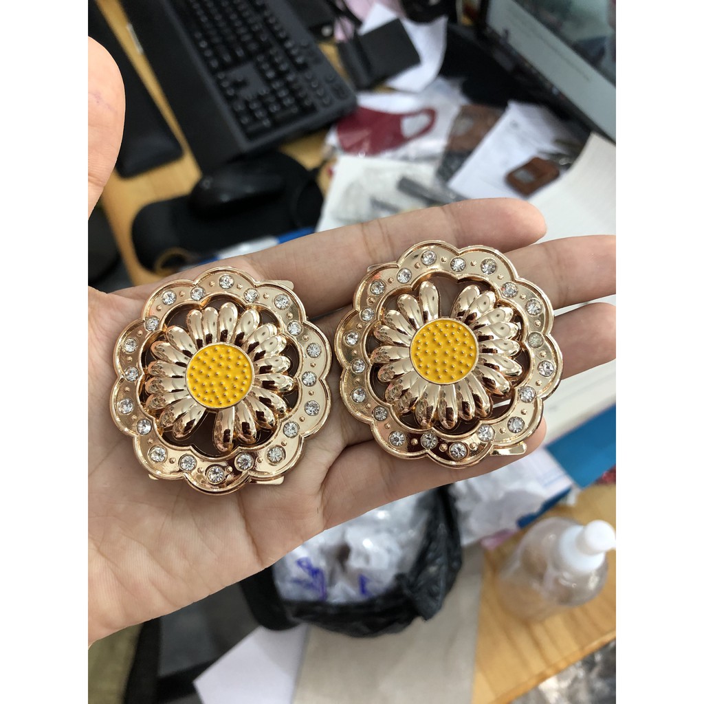 5.2cm Round Chrysanthemum Flower Made into a Handbag