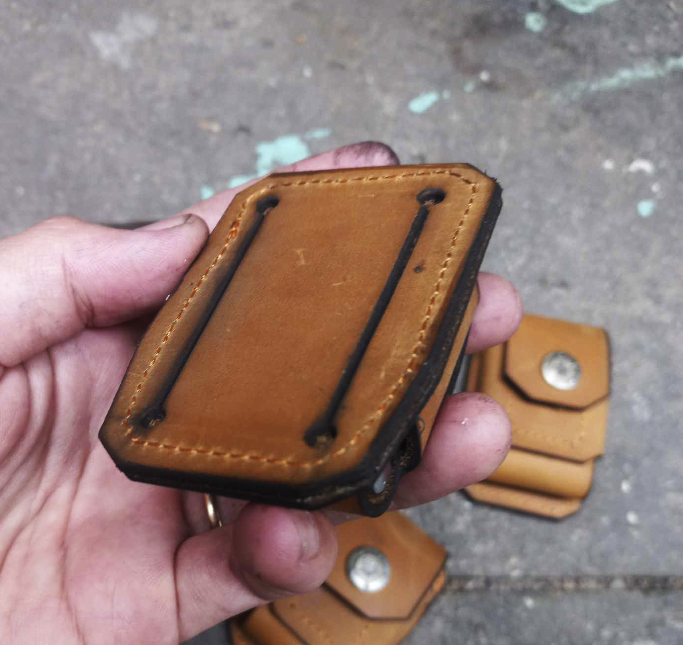 BAO DA ĐỰNG ZIPPO ĐEO HÔNG