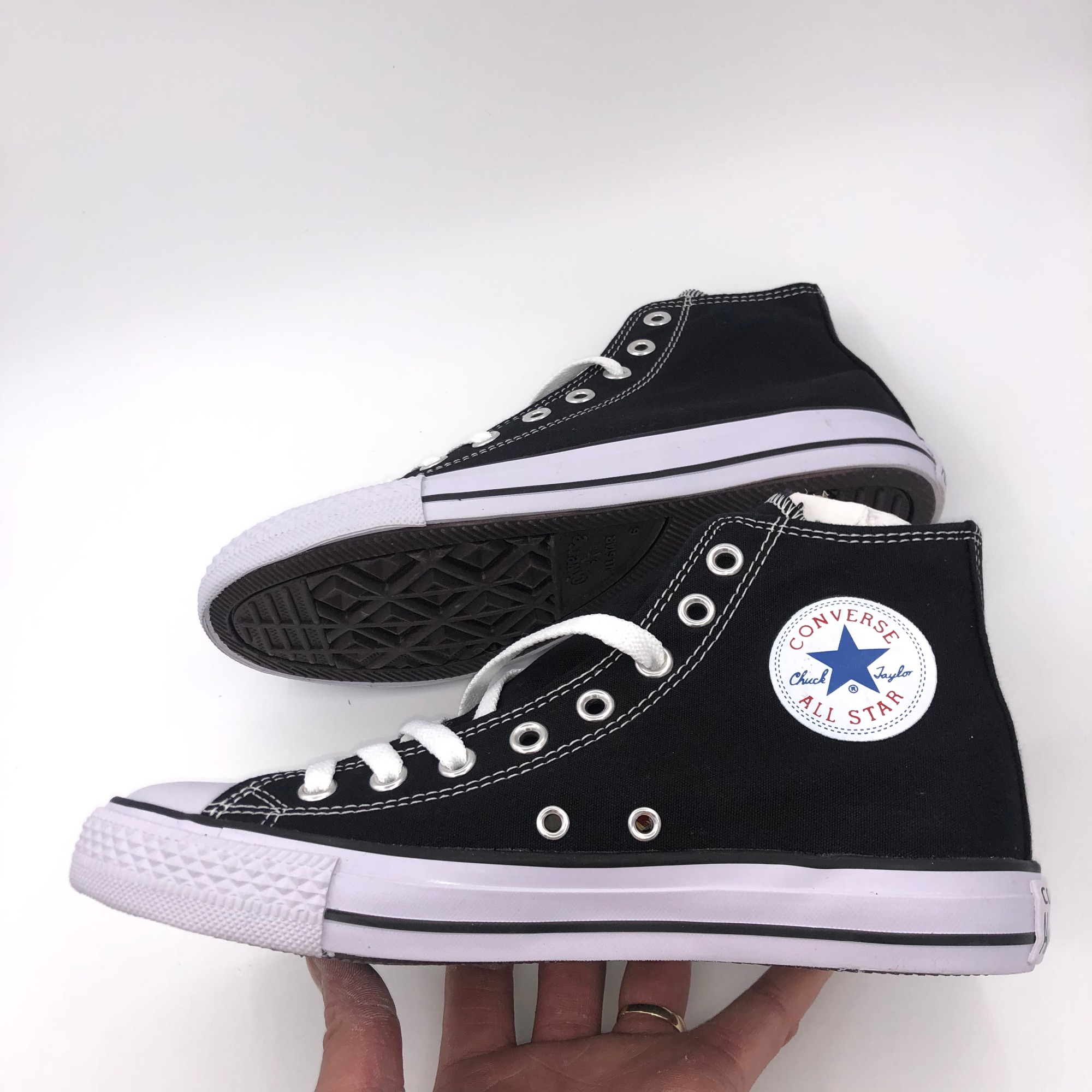 GIÀY CONVERSE ĐEN CAO CỔ (Full box)
