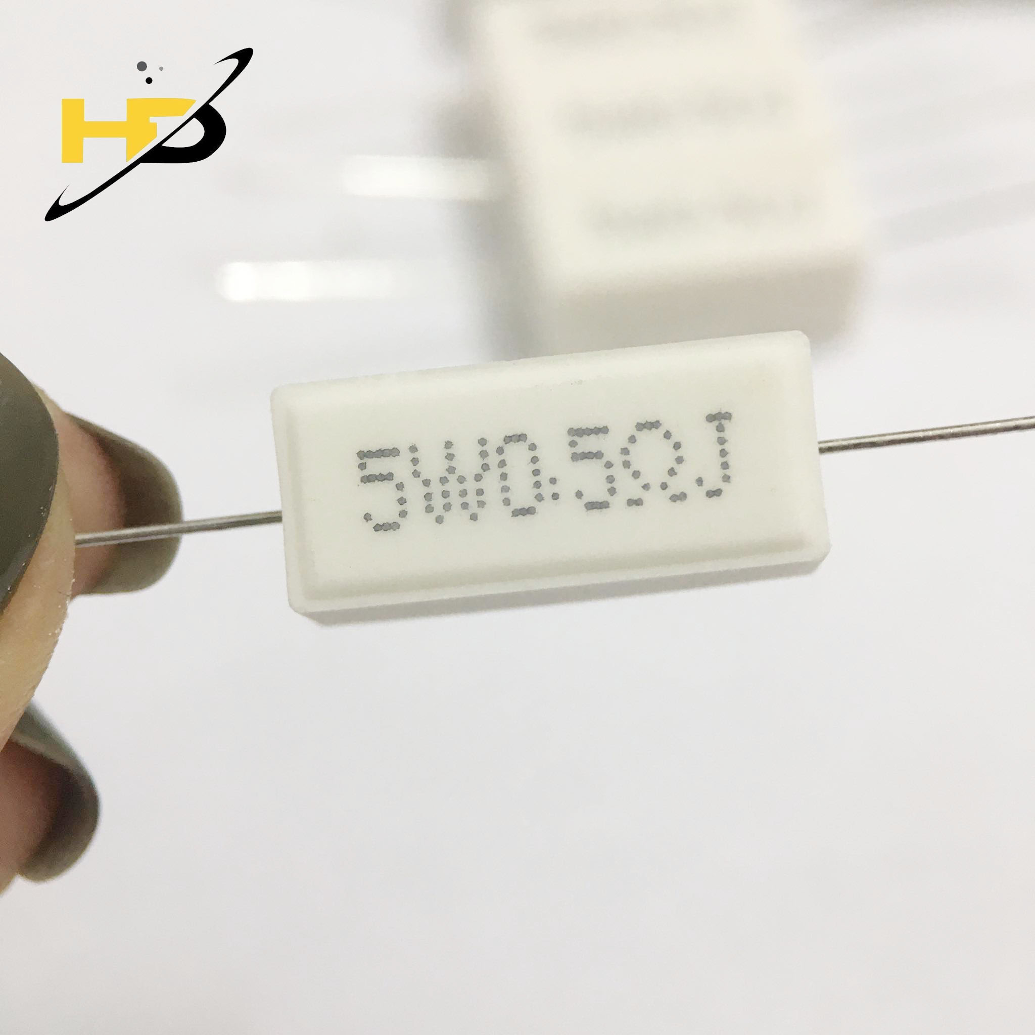 Linh kiện điện tử, gói 10 trở sứ 5w 0.5r 5%, điện trở công suất