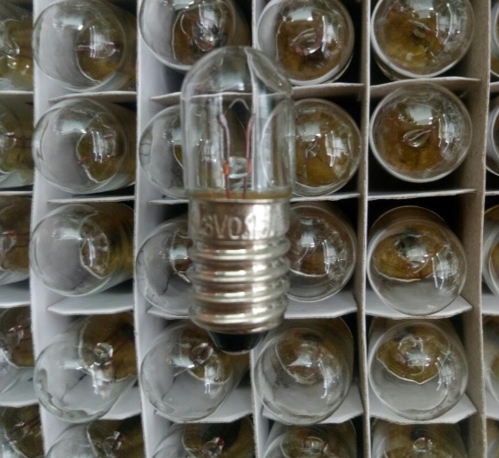 BÓNG ĐÈN SỢI ĐỐT ĐUÔI XOÁY E10 6.3V 0.15A T10x28
